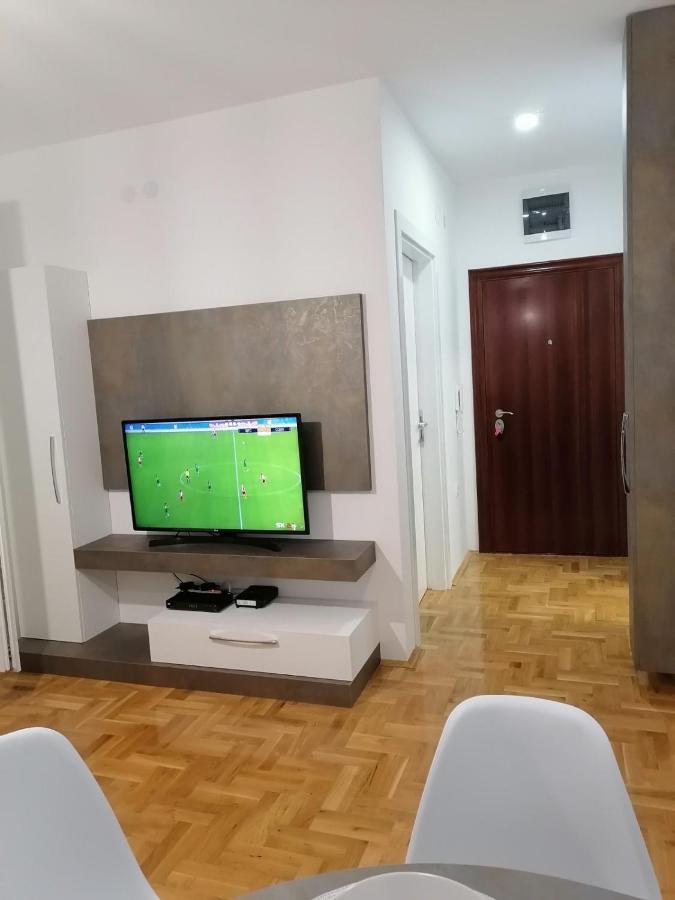 Carmen Deluxe Apartment Novi Sad Bagian luar foto