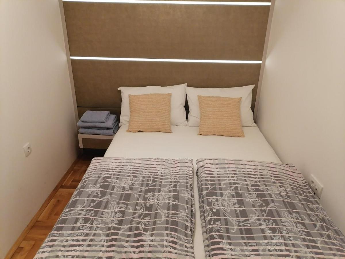 Carmen Deluxe Apartment Novi Sad Bagian luar foto