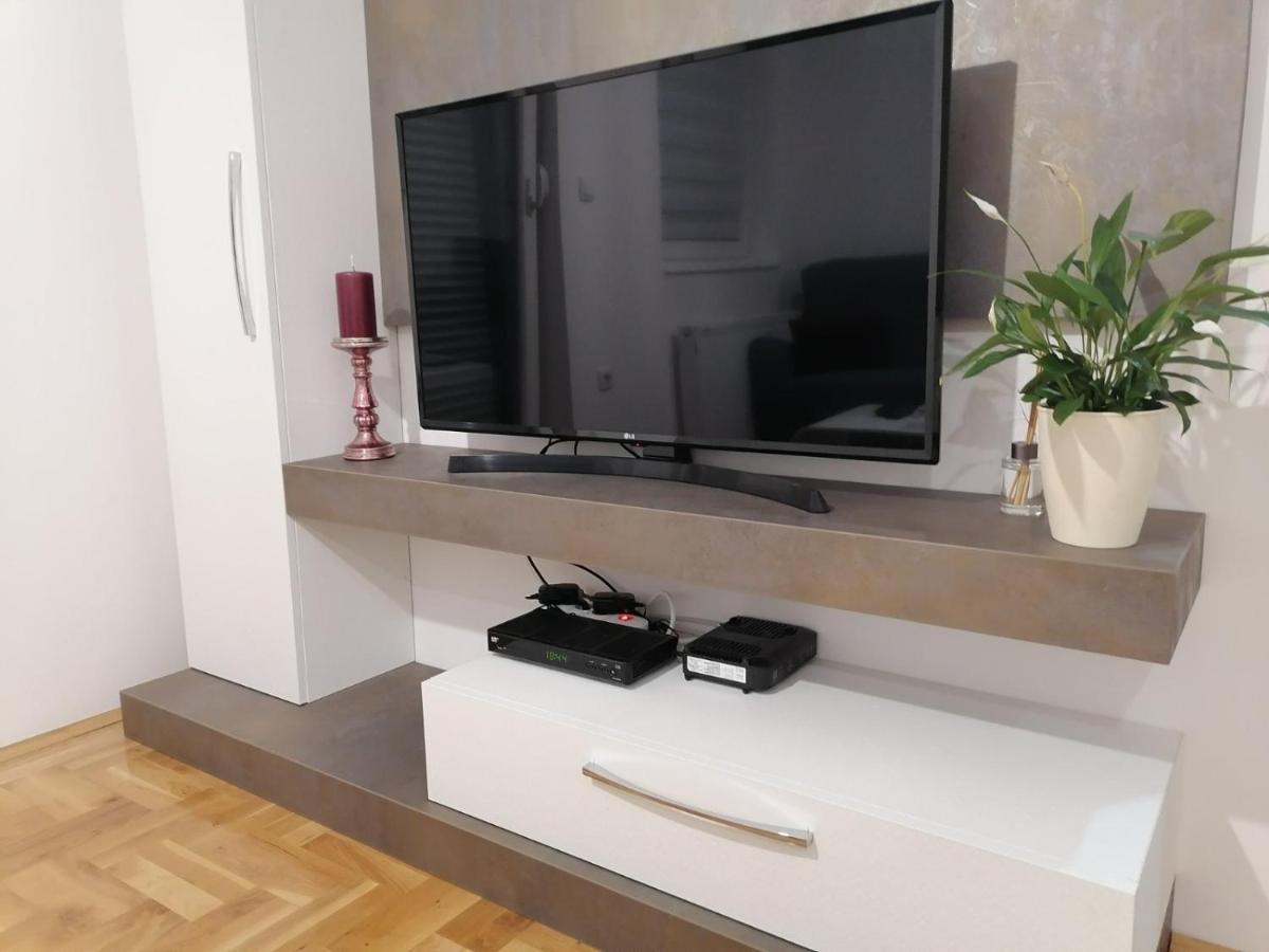 Carmen Deluxe Apartment Novi Sad Bagian luar foto